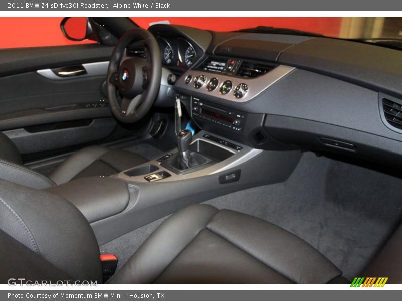 Dashboard of 2011 Z4 sDrive30i Roadster