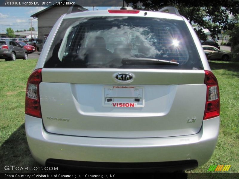 Bright Silver / Black 2010 Kia Rondo LX