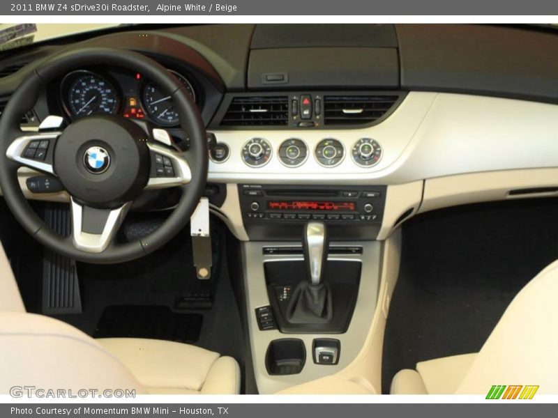 Dashboard of 2011 Z4 sDrive30i Roadster
