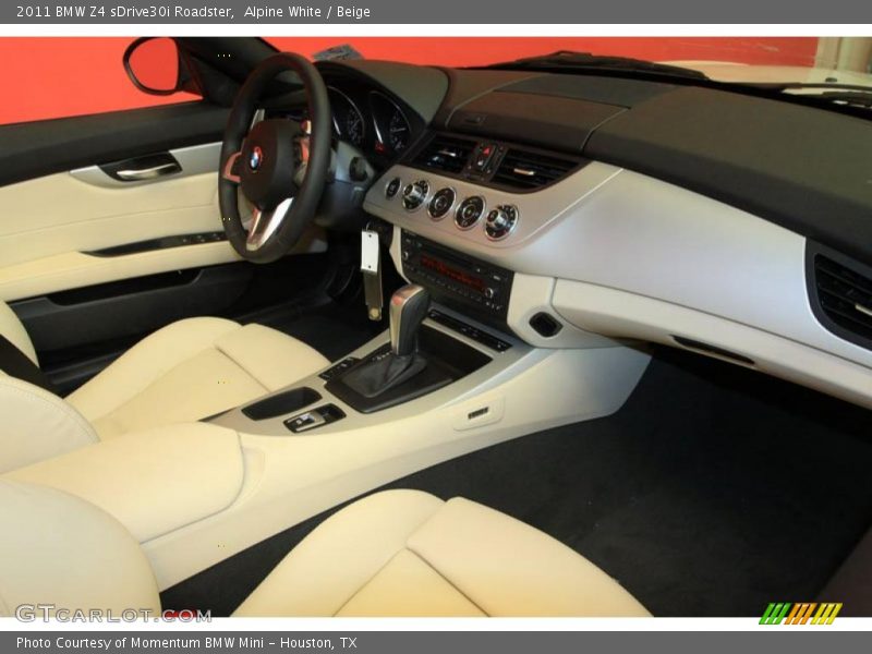 Dashboard of 2011 Z4 sDrive30i Roadster