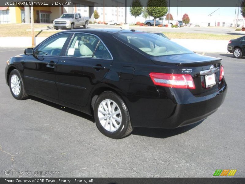 Black / Ash 2011 Toyota Camry XLE