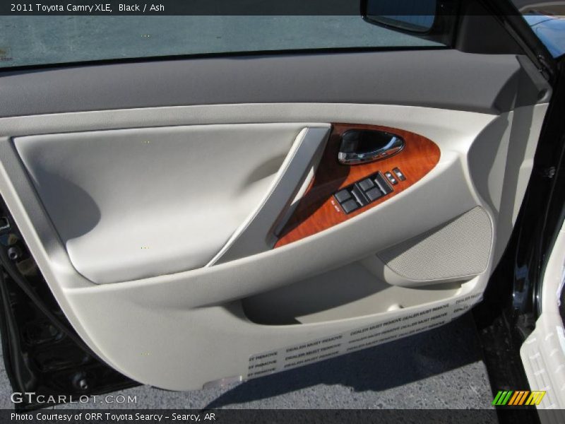 Black / Ash 2011 Toyota Camry XLE