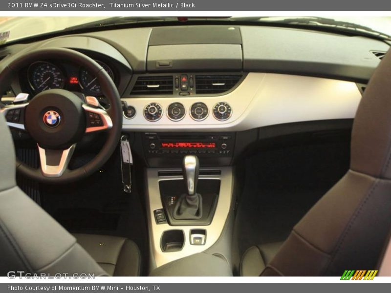 Dashboard of 2011 Z4 sDrive30i Roadster