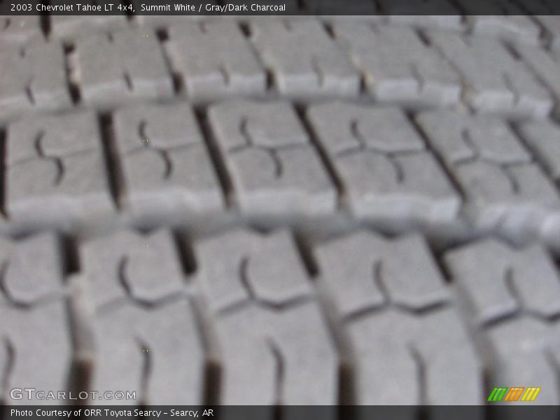 Summit White / Gray/Dark Charcoal 2003 Chevrolet Tahoe LT 4x4