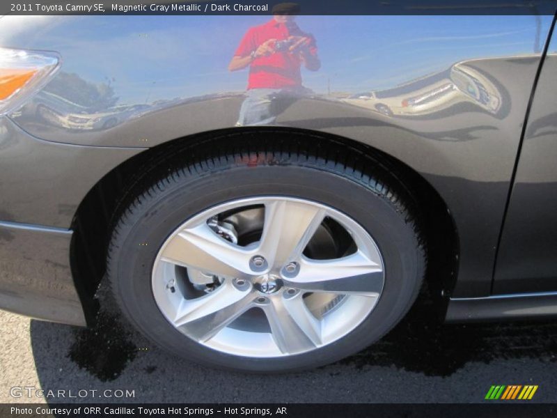 Magnetic Gray Metallic / Dark Charcoal 2011 Toyota Camry SE