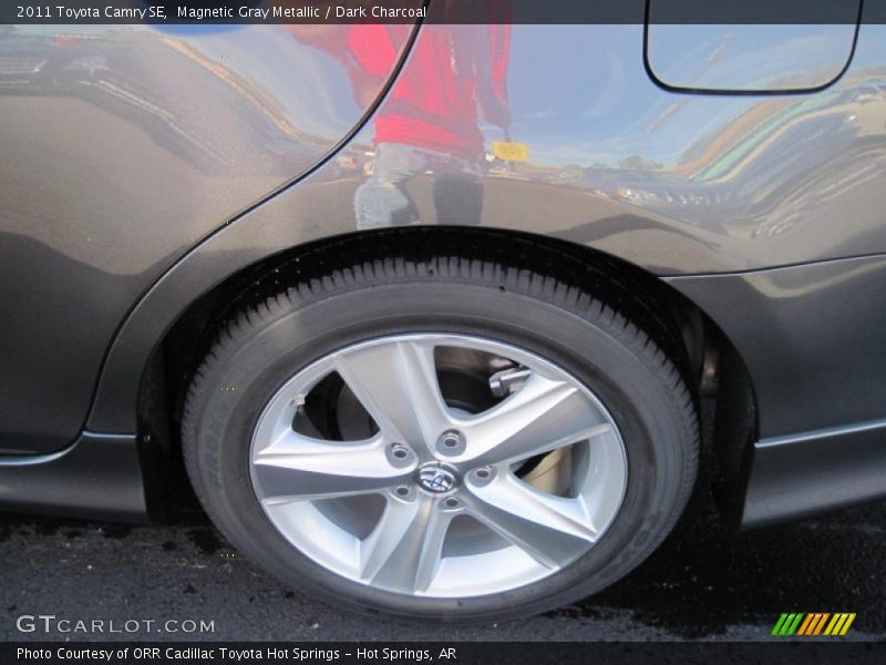Magnetic Gray Metallic / Dark Charcoal 2011 Toyota Camry SE