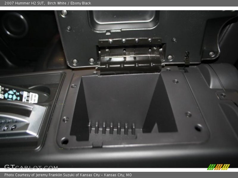 Birch White / Ebony Black 2007 Hummer H2 SUT