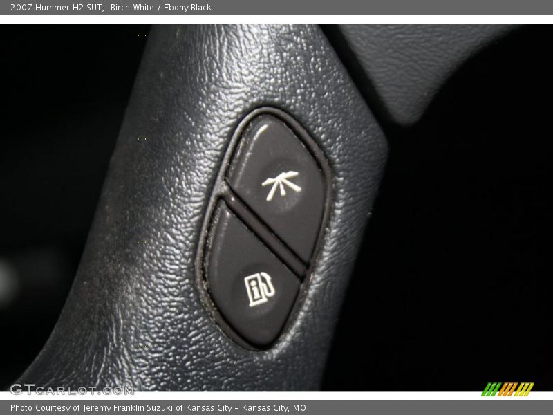 Birch White / Ebony Black 2007 Hummer H2 SUT