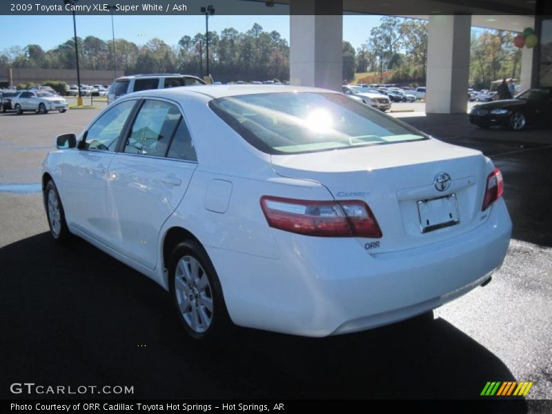 Super White / Ash 2009 Toyota Camry XLE