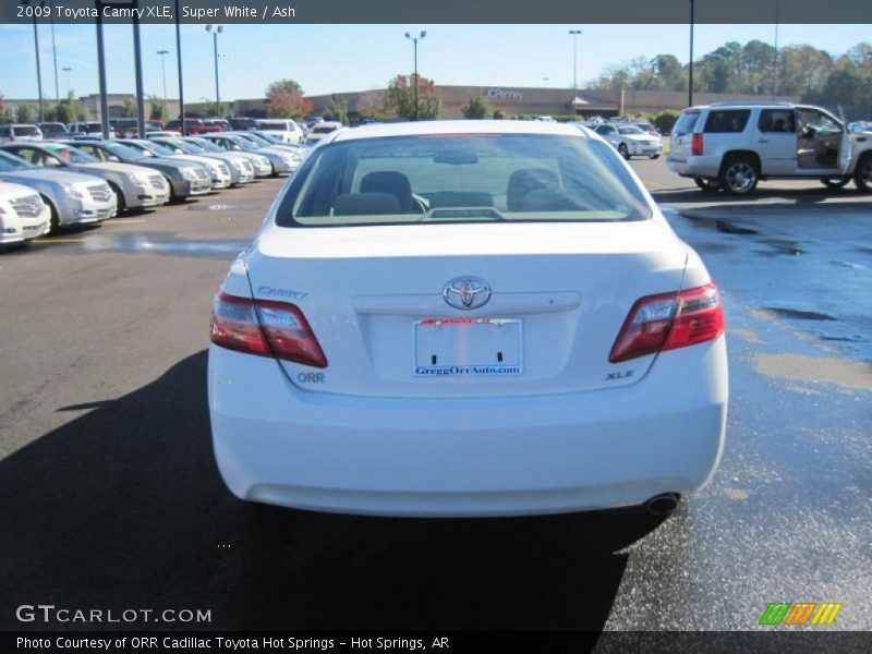 Super White / Ash 2009 Toyota Camry XLE