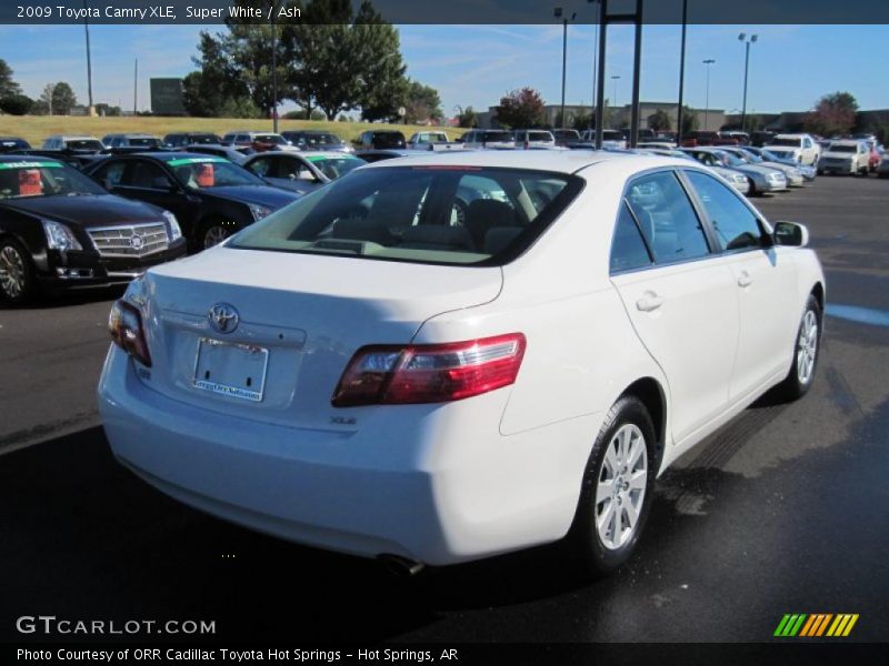Super White / Ash 2009 Toyota Camry XLE