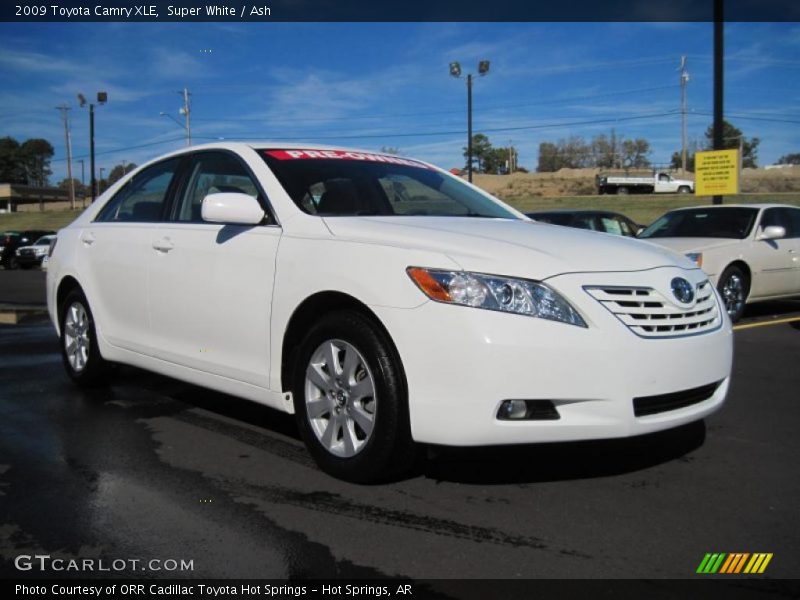 Super White / Ash 2009 Toyota Camry XLE