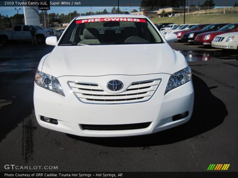 Super White / Ash 2009 Toyota Camry XLE