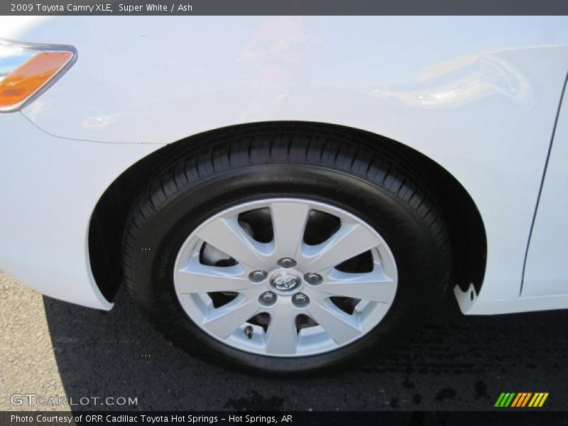 Super White / Ash 2009 Toyota Camry XLE