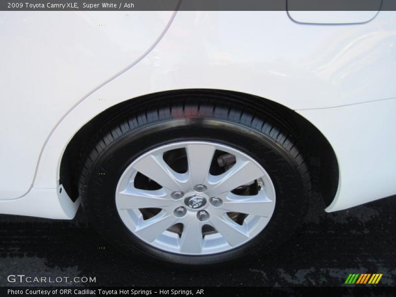 Super White / Ash 2009 Toyota Camry XLE