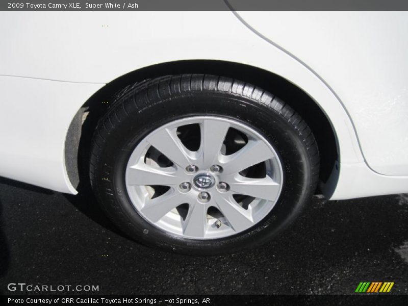 Super White / Ash 2009 Toyota Camry XLE