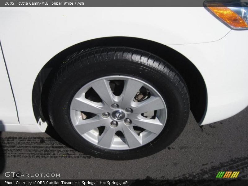 Super White / Ash 2009 Toyota Camry XLE