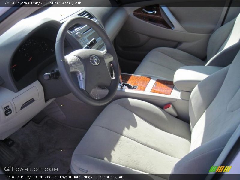 Super White / Ash 2009 Toyota Camry XLE