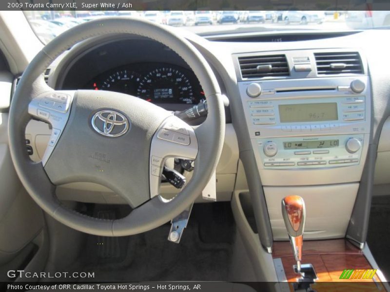 Super White / Ash 2009 Toyota Camry XLE