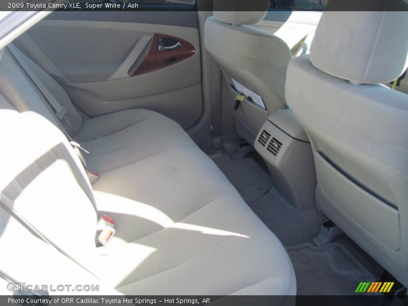 Super White / Ash 2009 Toyota Camry XLE