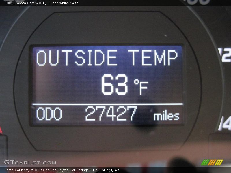 Super White / Ash 2009 Toyota Camry XLE