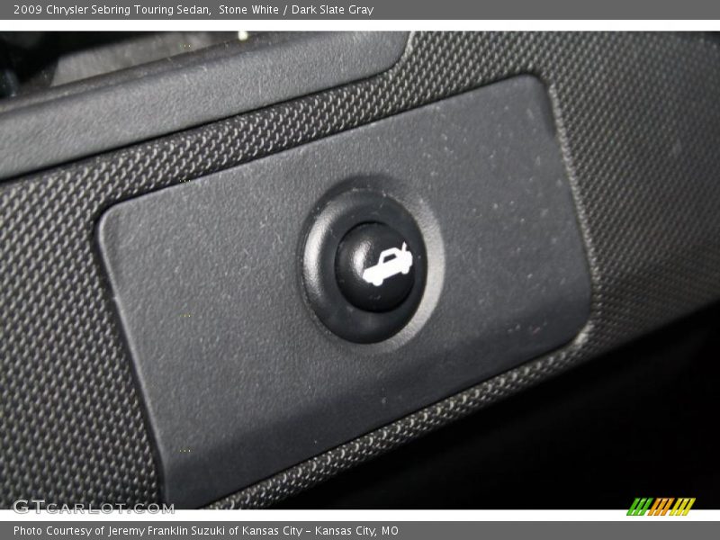 Stone White / Dark Slate Gray 2009 Chrysler Sebring Touring Sedan