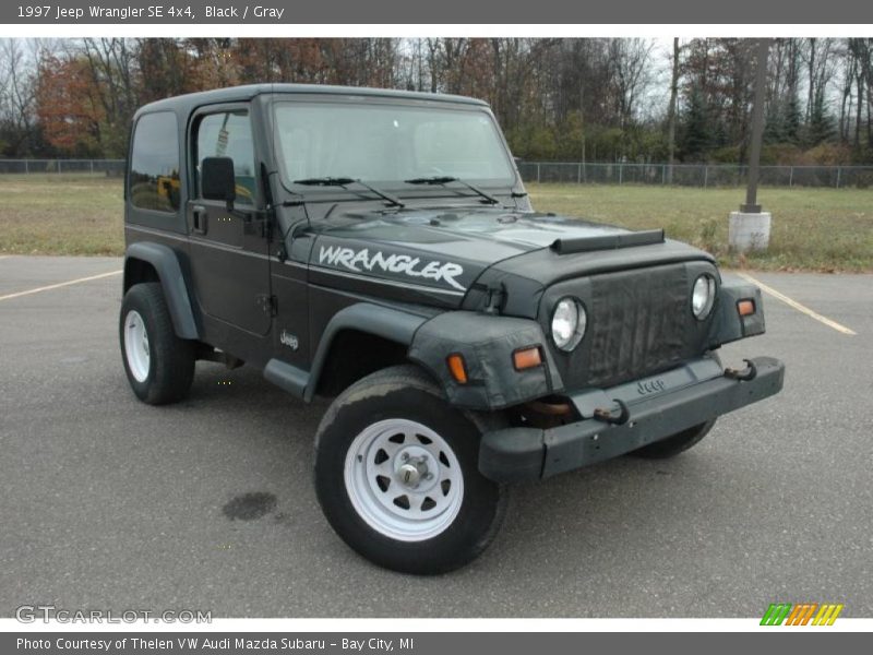 Front 3/4 View of 1997 Wrangler SE 4x4