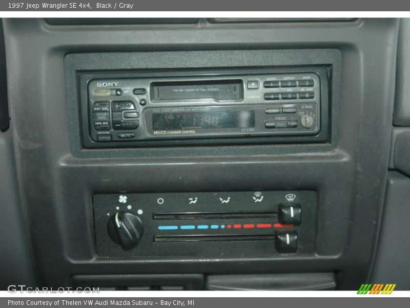 Black / Gray 1997 Jeep Wrangler SE 4x4