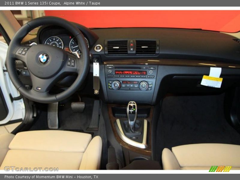 Dashboard of 2011 1 Series 135i Coupe