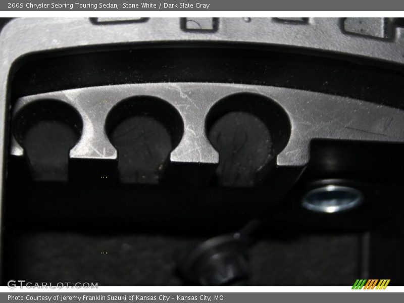 Stone White / Dark Slate Gray 2009 Chrysler Sebring Touring Sedan