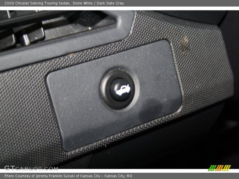 Stone White / Dark Slate Gray 2009 Chrysler Sebring Touring Sedan