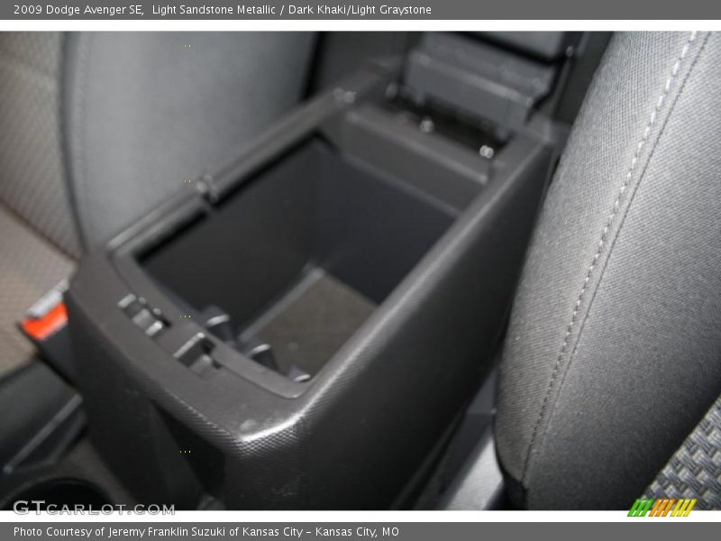 Light Sandstone Metallic / Dark Khaki/Light Graystone 2009 Dodge Avenger SE