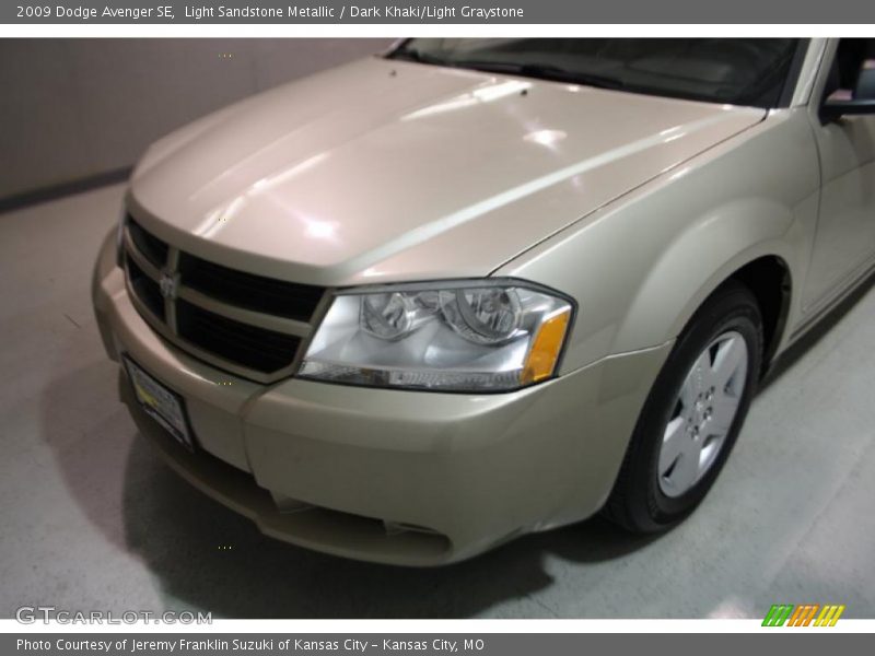 Light Sandstone Metallic / Dark Khaki/Light Graystone 2009 Dodge Avenger SE