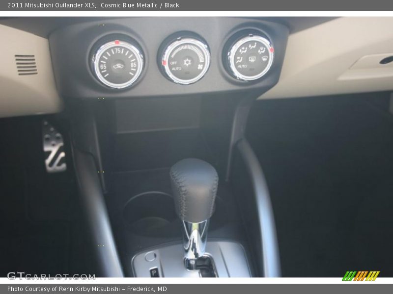 Cosmic Blue Metallic / Black 2011 Mitsubishi Outlander XLS