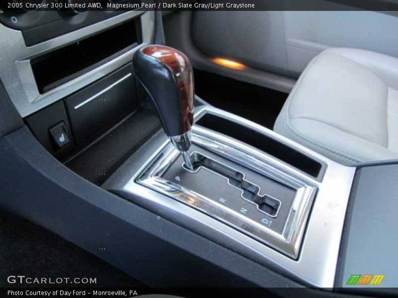  2005 300 Limited AWD 4 Speed Automatic Shifter