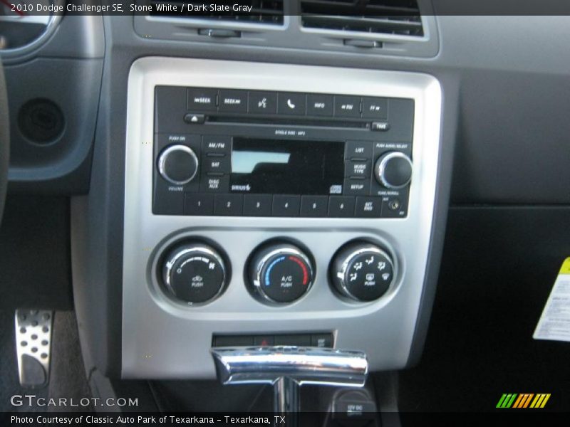 Stone White / Dark Slate Gray 2010 Dodge Challenger SE