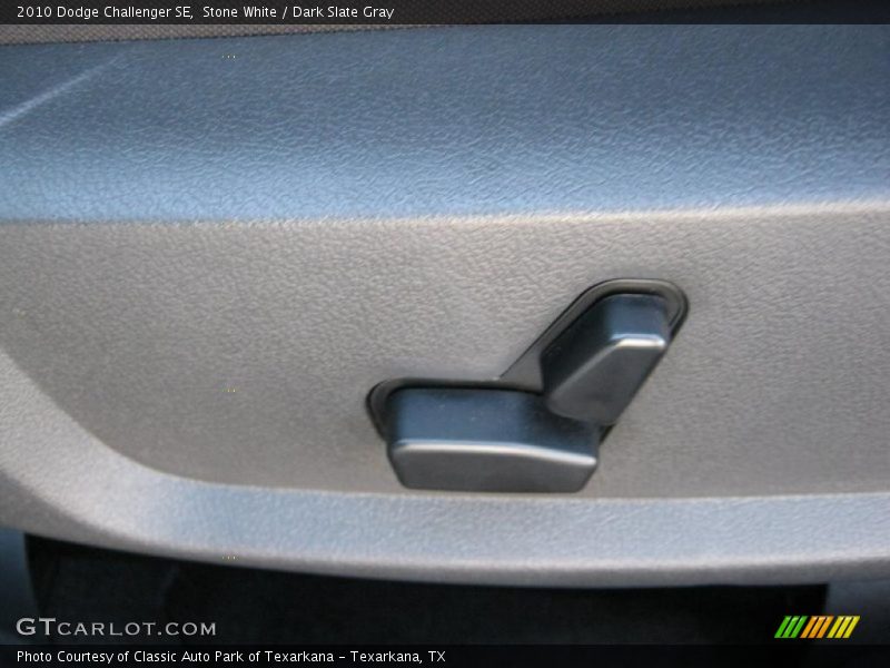 Stone White / Dark Slate Gray 2010 Dodge Challenger SE