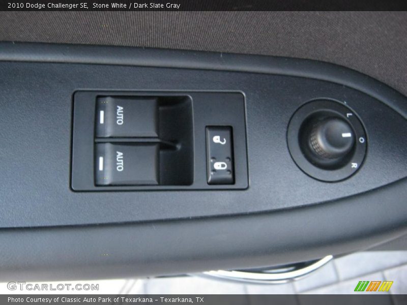 Stone White / Dark Slate Gray 2010 Dodge Challenger SE