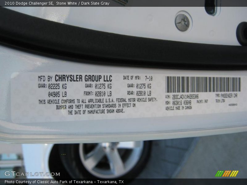 Stone White / Dark Slate Gray 2010 Dodge Challenger SE