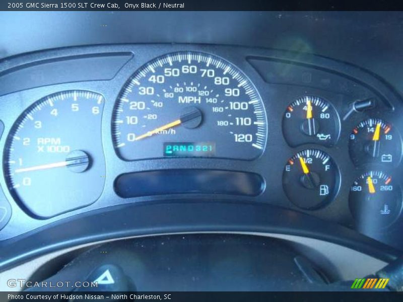 Dashboard of 2005 Sierra 1500 SLT Crew Cab