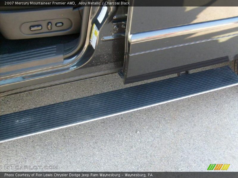 Alloy Metallic / Charcoal Black 2007 Mercury Mountaineer Premier AWD