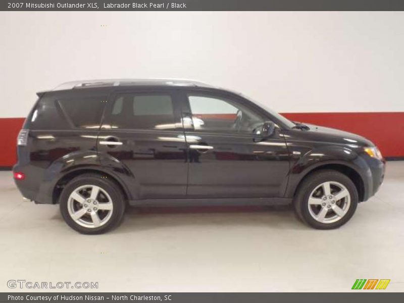 Labrador Black Pearl / Black 2007 Mitsubishi Outlander XLS