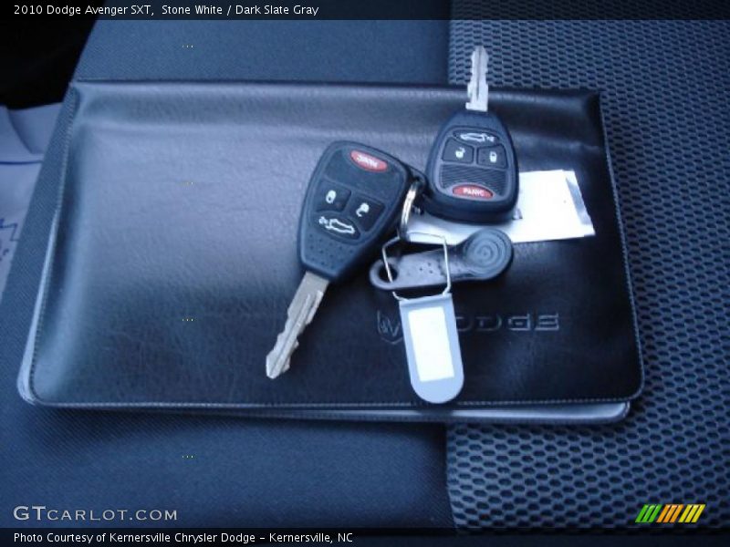 Stone White / Dark Slate Gray 2010 Dodge Avenger SXT