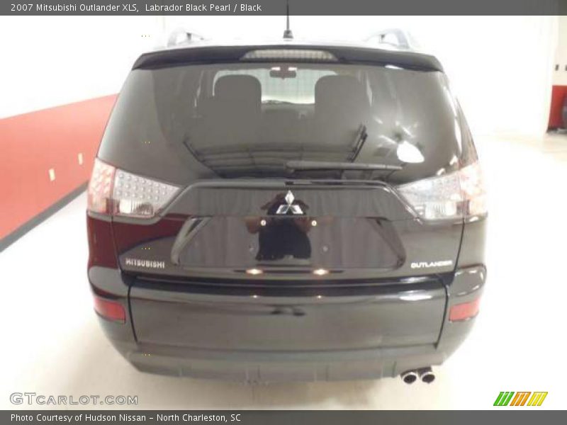 Labrador Black Pearl / Black 2007 Mitsubishi Outlander XLS