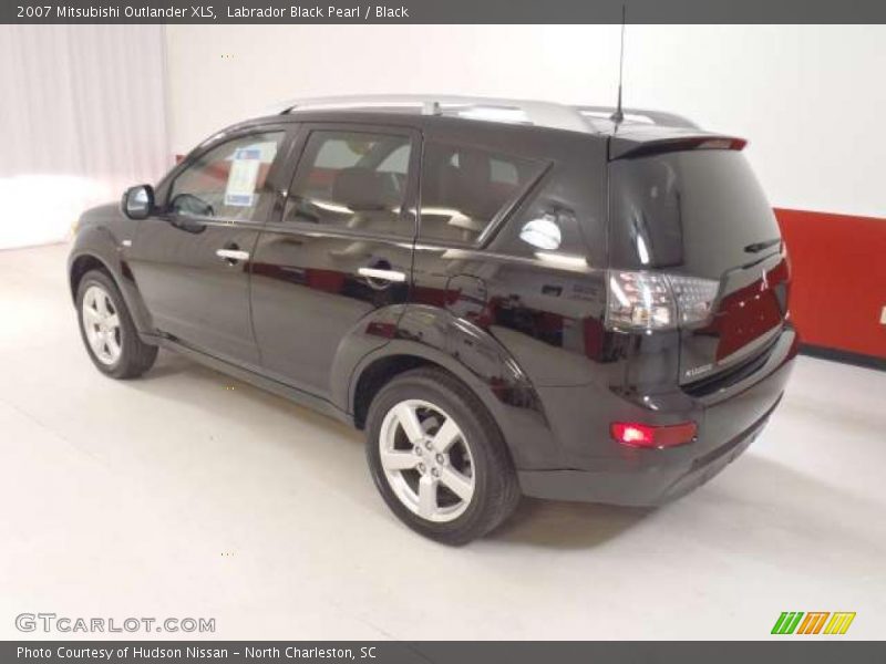 Labrador Black Pearl / Black 2007 Mitsubishi Outlander XLS