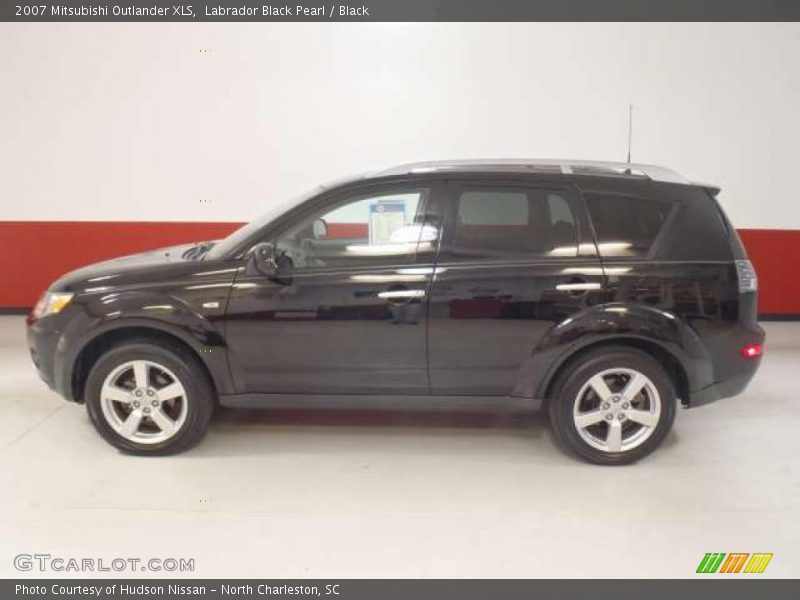 Labrador Black Pearl / Black 2007 Mitsubishi Outlander XLS