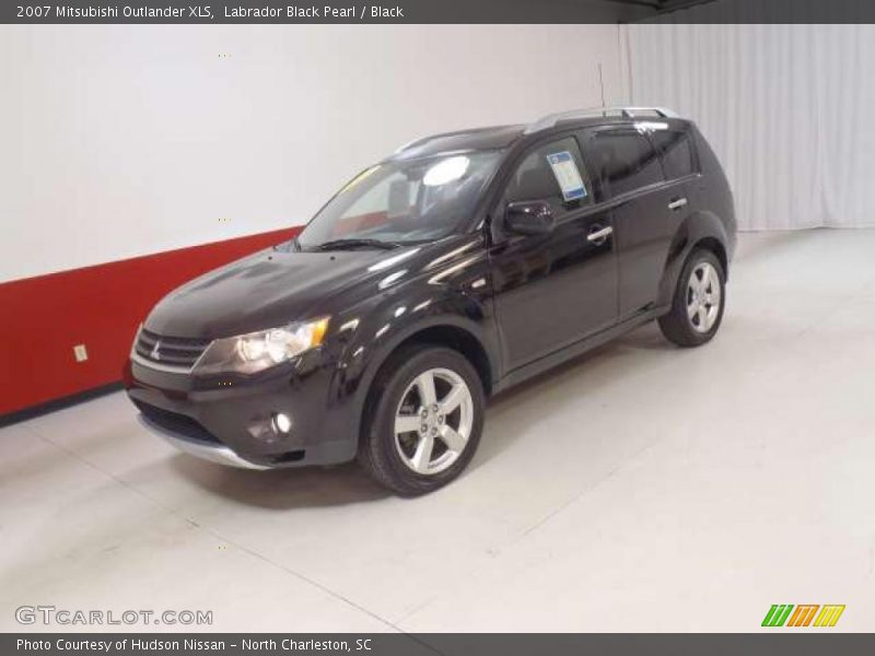 Labrador Black Pearl / Black 2007 Mitsubishi Outlander XLS