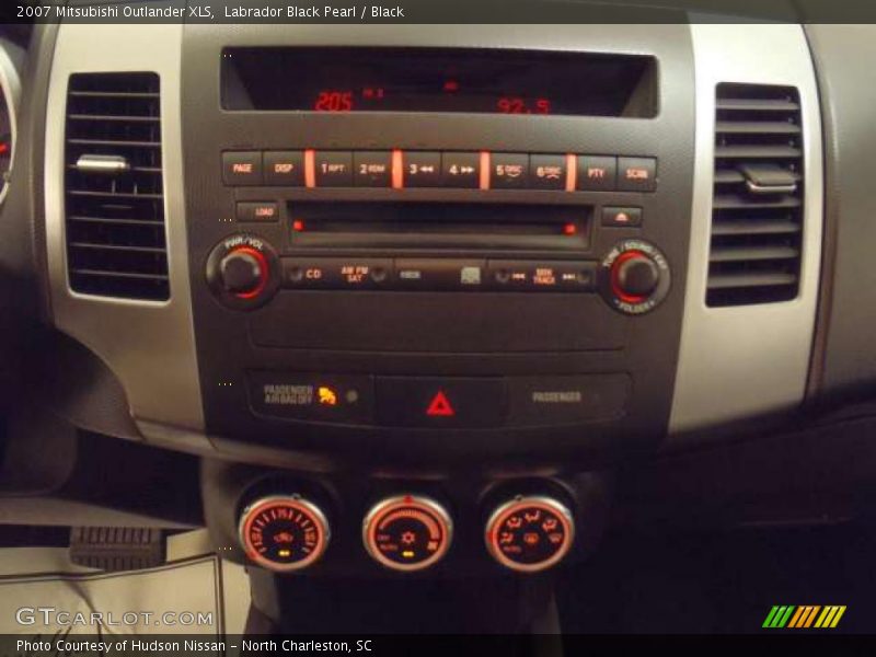 Labrador Black Pearl / Black 2007 Mitsubishi Outlander XLS