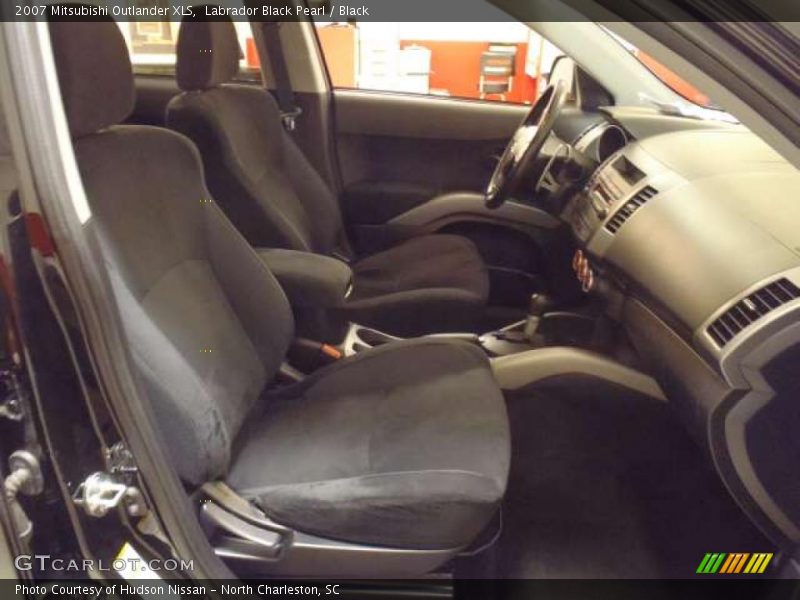 Labrador Black Pearl / Black 2007 Mitsubishi Outlander XLS