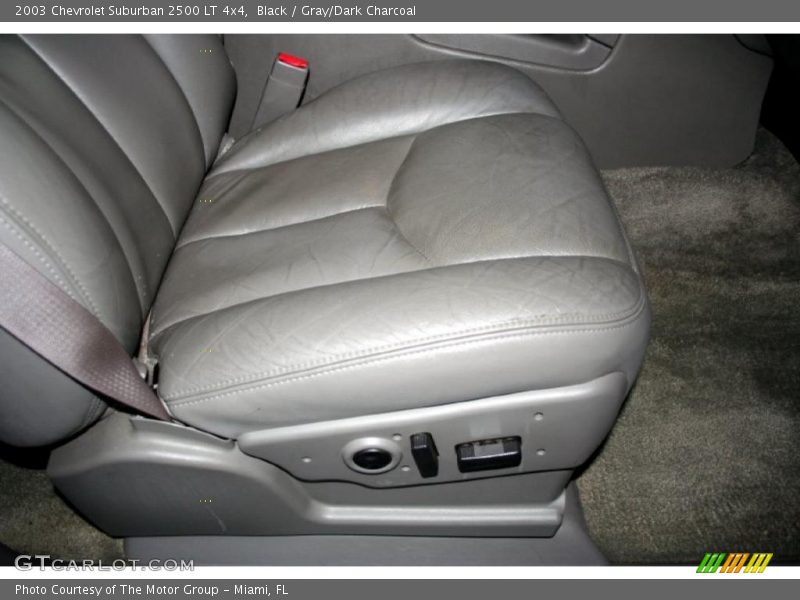Black / Gray/Dark Charcoal 2003 Chevrolet Suburban 2500 LT 4x4